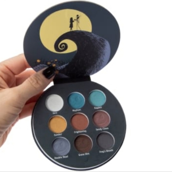 TIM BURTON'S NIGHTMARE BEFORE CHRISTMAS EYESHADOW PALETTE - Picture 2 of 7